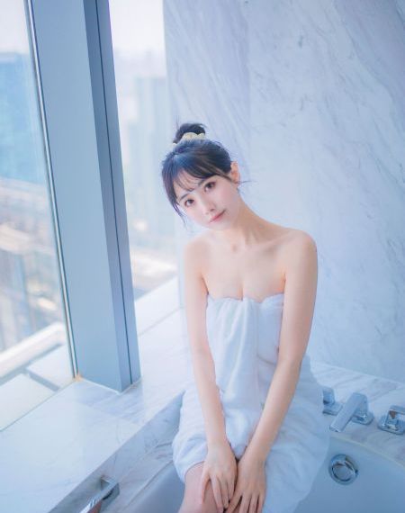 精子从高跟鞋里溢出来
