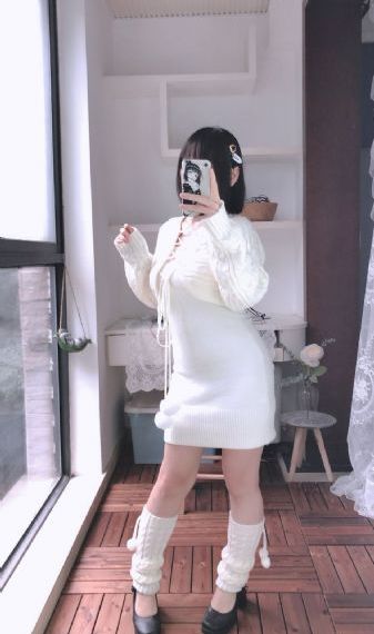 逗弄揉捏挺立的乳尖