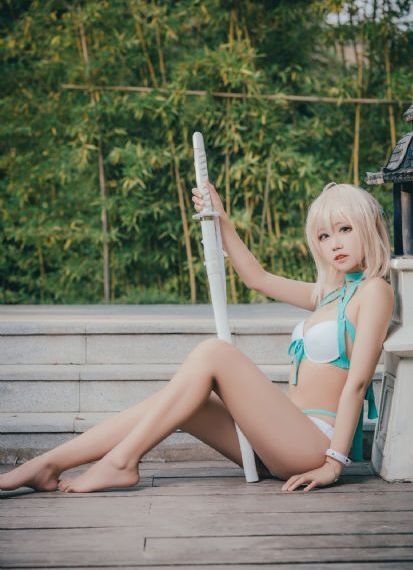 《年轻的女仆》在线观看