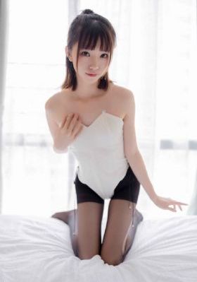 年轻的邻居少妇